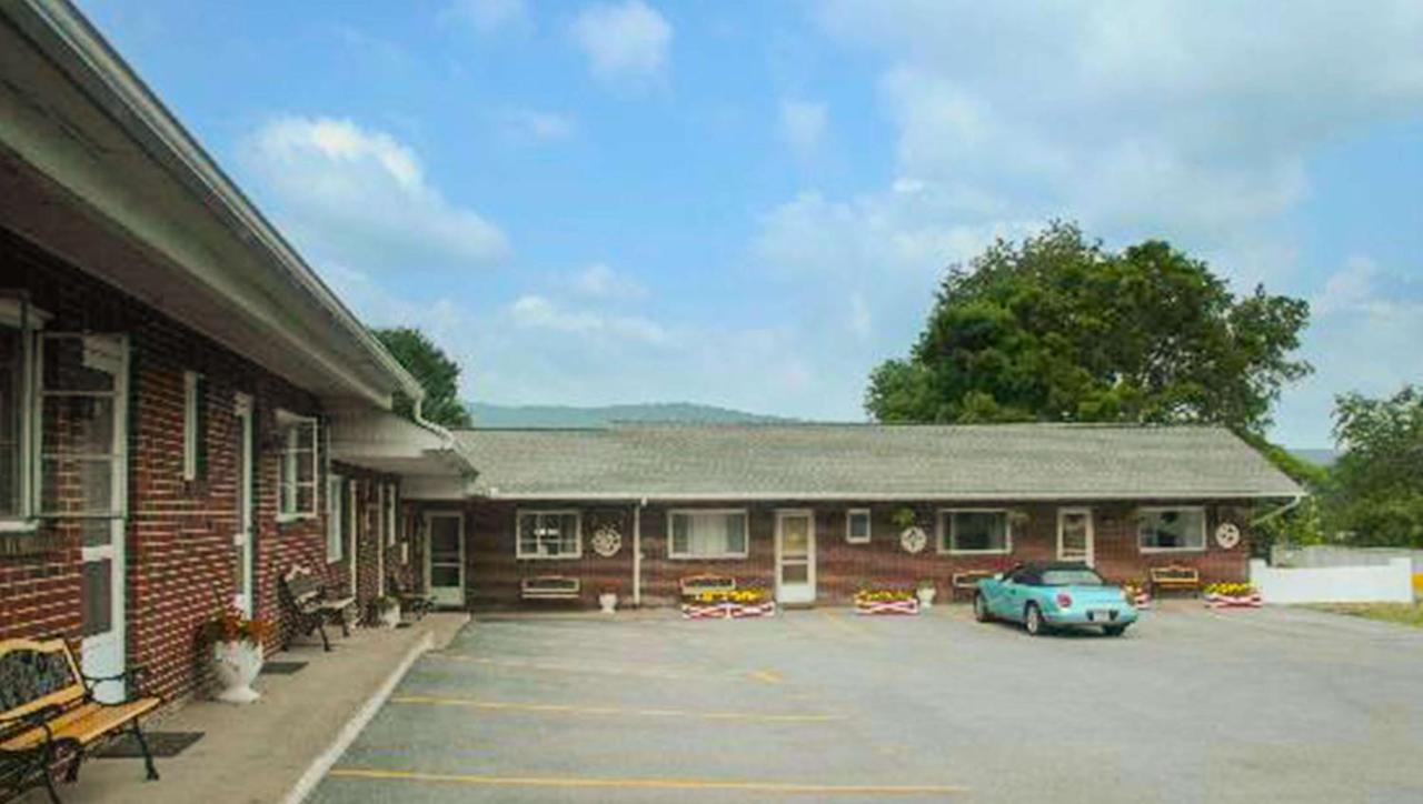 Judys Motel Bedford Bagian luar foto
